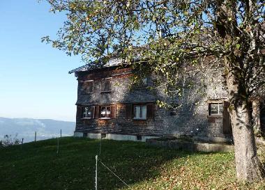 Die Htte an einem sonnigen Herbsttag