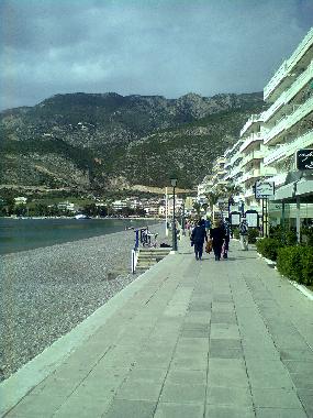 Strand 300m vom gebaeude im Maerz 2013