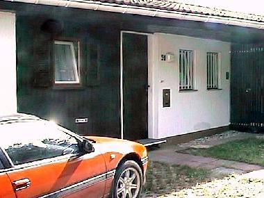 Vorderseite u. Parkplatz