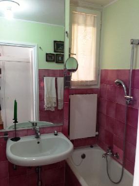 Badezimmer mit Badewanne