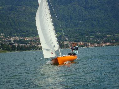 Boote knnen in Gera oder Domaso fhrerscheinfrei geliehen werden
