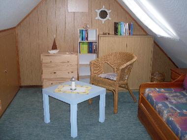 Ausgebautes Dachzimmer mit Studiocouch (ausziehbar)