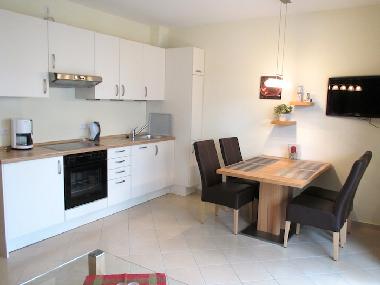 Essecke mit moderner Einbauk�che