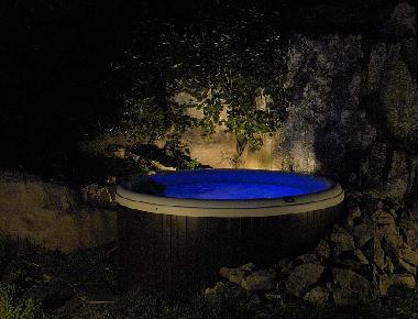 Abendstimmung am Whirlpool hinter dem Haus