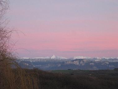 Blick vom Haus aus auf die Berge