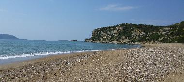 Kamarian Beach ist 800 Meter entfernt