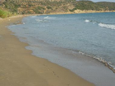 Finiki-Beach (5 km entfernt) ist ideal fr Kinder, das Meer am Ufer sehr flach ist
