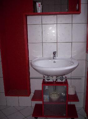 Bad mit Dusche und WC