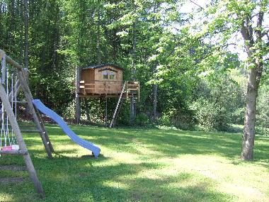 Baumhaus, Schaukel, Spiel- u. Liegewiese