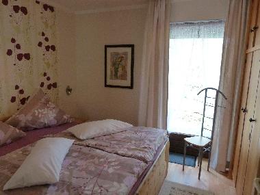 Groes Schlafzimmer mit Doppelbett 180 x 200 cm