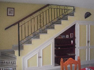 Treppenaufgang zum Schlafbereich und Badezimmer