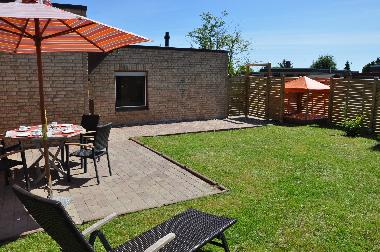 Bungalow mit Garten, Terrasse und Sandkasten fr die Kinder