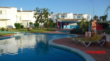 Poolanlage mit Bar