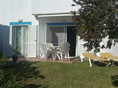 eigenne Terrasse mit Liegewiese