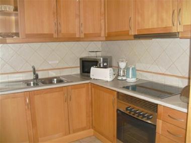 moderne K�che mit allen Utensilien
