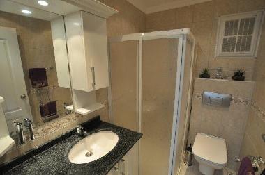 Bad mit Dusche/F�n/Haargl�tter