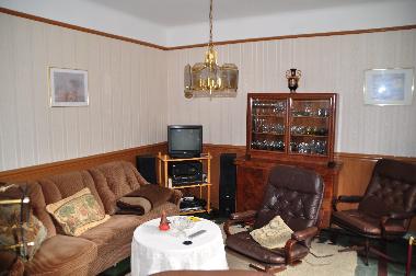 Fernseher mit Sat und HiFi-Anlage