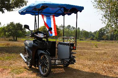 Motorradumbau @ Baan Sanploen, fr das Mitfhren von Personen im Rolstuhl...Mitendrinn im geschehen 