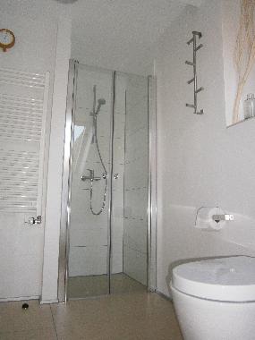 ebenerdige Dusche mit Fussbodenheizung