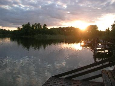 der See ( 80 Meter vom Haus entfernt )