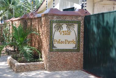 Villa Palmpark, Einfahrt von unserer Privatstrasse
