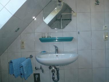 Waschbecken im Duschbad