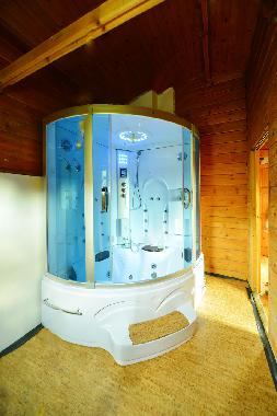 Luxus Jacuzzi u. Fussschmeichelnder Korkboden in unserem SPA Bereich