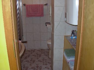 Bad mit Dusche u.Fenster