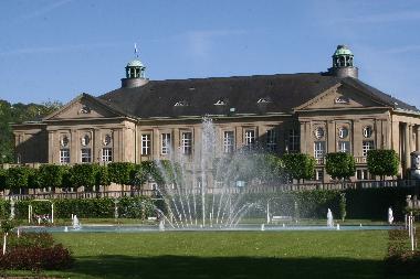 Regentenbau und Rosengarten