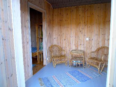 Haus 3 hat zwei Bette und ein Raum mit St�hle und Tisch(nur im Sommer)