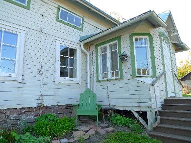 Fr�h morgens scheint die Sonne hier und man kann im Stuhl sitzen und lesen!