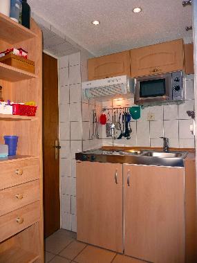 Partykche mit 2-Plattenherd, Mikrowelle und Khlschrank