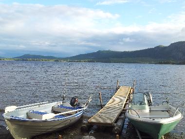 Zwei Motorboote f�r Angel- und Wassersport stehen bereit