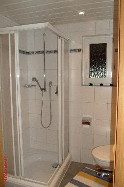 Duschbad und WC im Erdgeschoss