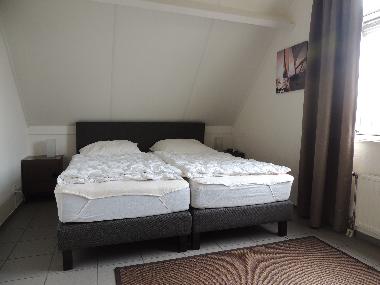 Gro�es Schlafzimmer Teil 1