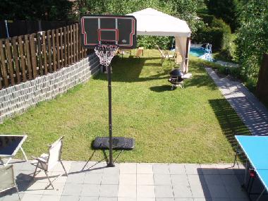 privatem Garten Severka Carpe mit Schwimmbad, Terrassen, Basket, Tischtennis