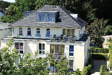 3 Ferienwohnungen in Sellin Haus Mwe 300 m zum Strand bis 8 Personen Internet WLAN