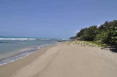 ... dem meist menschenleeren Strand
