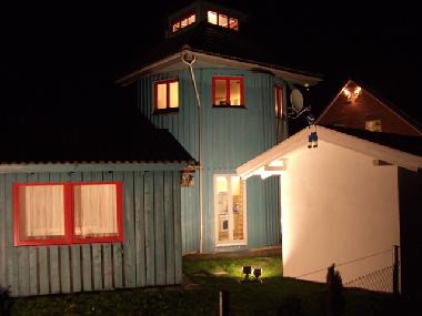 Leuchtturm bei Nacht