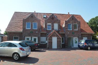 Haus mit Stellp�tzen