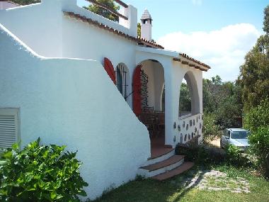 Seitenansicht Nordseite, links Wendeltreppe zur Dachterrasse