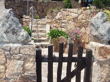 weiterer Eingang zum Steingarten 