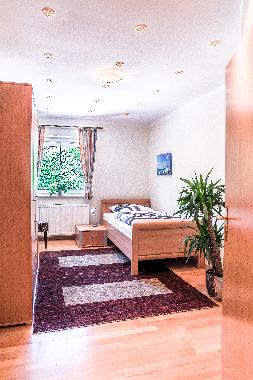 Eines der Einzelbett-Schlafzimmer