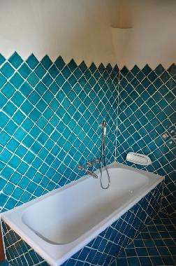 Badewanne des Bades im 1. Stock f�r Zimmer 1+2