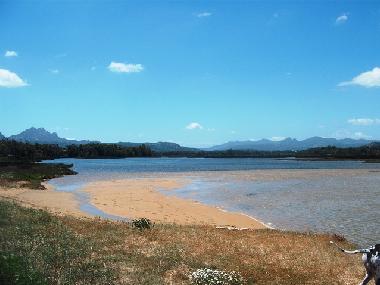 Strand von Lu Postu zwischen Baja und Cannigione gelegen