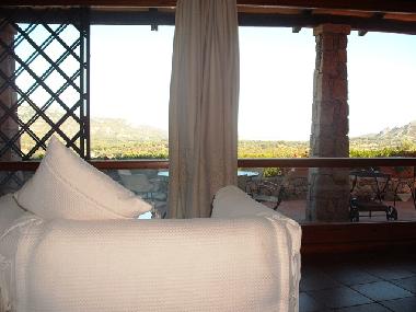 1. Wohnzimmercouch mit Veranda, Tal und Meerblick