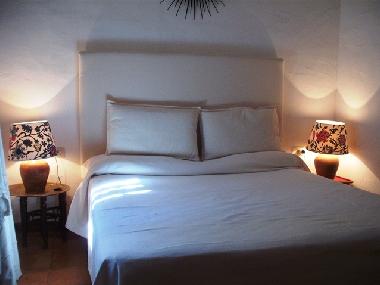 Schlafzimmer 2 im Westfl�gel des Hauses (teilt sicht Bad 2 mit Zimmer 3) 