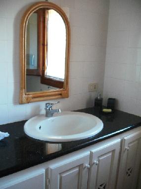 Privatbad des Schlafzimmers