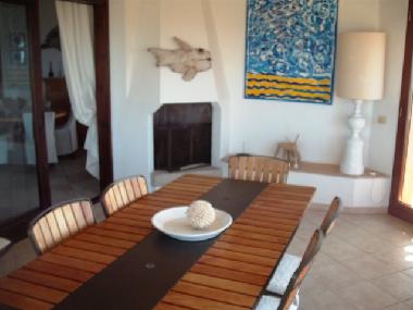 Tisch, Kamin und darber Fisch aus Treibholz