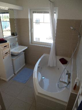 Badezimmer mit Whirlpool